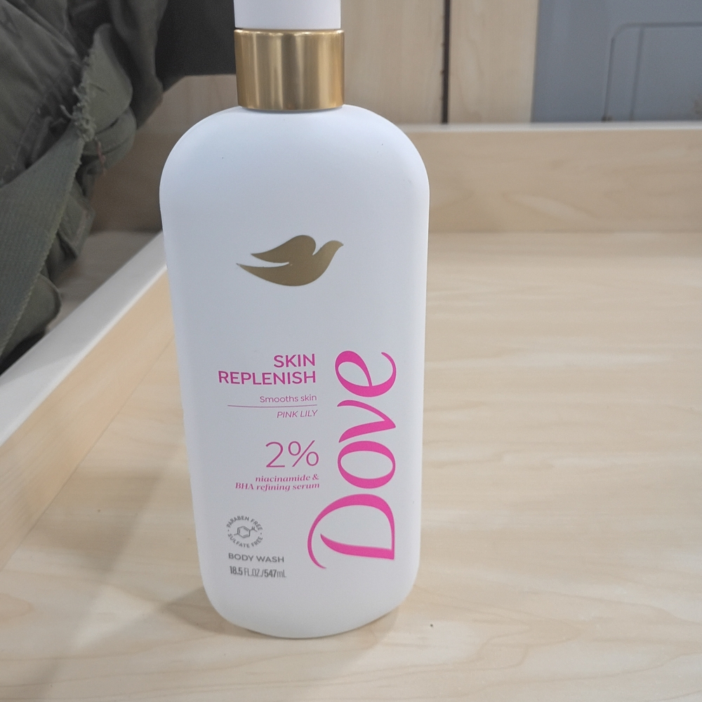Skin Replenish Body Wash - White and Pink